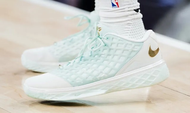 2026世界杯安装指南-布伦森换穿Kobe3Low&amp;amp;Kobe6，砍下30分3篮板2助攻